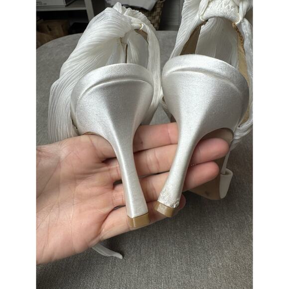 Badgley Mischka Womens Blaze Stiletto Heels US Size 7 EU 37 White Satin Bow - Picture 9 of 12